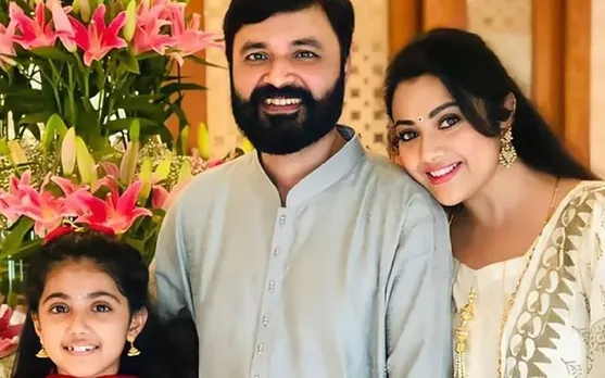 മൂന്നു മാസം മുമ്പാണ് മീനയുടെ ഭര്‍ത്താവ് വിദ്യാസാഗറിനു കോവിഡ് ബാധിച്ചത്, കോവിഡ് കാരണം ശ്വാസകോശത്തിന്റെ അവസ്ഥ മോശമായിരുന്നു, പക്ഷേ ഇപ്പോള്‍ സാഗര്‍ കോവിഡ് ബാധിതനല്ല; മാധ്യമങ്ങള്‍ കുറച്ച് ഉത്തരവാദിത്തത്തോടെ വാര്‍ത്തകള്‍ കൊടുക്കണമെന്ന് ഖുശ്ബു