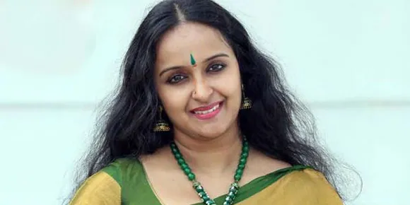 രണ്ടാം വിവാഹത്തെപ്പറ്റി സൂചന നൽകി വിവാദ താരം ശാലു മേനോൻ. ഒരാളെ കണ്ട് മനസിലാക്കിയിട്ടായിരിക്കും വിവാഹമെന്നും തുറന്നു പറഞ്ഞു ശാലു