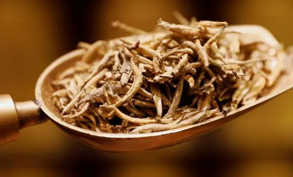 മഞ്ഞ് കണങ്ങള്‍ പതിഞ്ഞ തേയിലയില്‍ നിന്നും ഉത്പാദിപ്പിക്കുന്ന ചായപ്പൊടി; നാല് കിലോയ്ക്ക് 16400 രൂപ