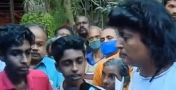 ''സാറിനോട് നന്ദിയും ബഹുമാനവുമുണ്ട്. എന്നാൽ ഇത് കേസിൽ കിടക്കുന്ന ഭൂമിയാണ്. വസന്തയ്ക്ക് ഇതിൽ അവകാശമില്ല. അവർ സാറിന് തന്നത് വ്യാജ പട്ടയമായിരിക്കാം. സാറ് ഈ പട്ടയം തിരിച്ചുകൊടുക്കണം. ആ പണം വാങ്ങിച്ച് പാവപ്പെട്ടവരെ സഹായിക്കണം''- ബോബി ചെമ്മണ്ണൂരിനോട്‌ രഞ്ജിത്തും രാഹുലും  