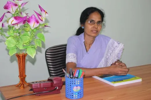 തെരേസ്സ ജോൺ കൗൺസലിംഗ് നടത്തുന്നു