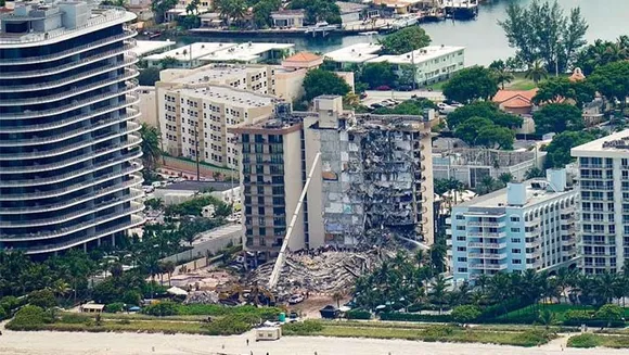 തകർന്നു വീണ കെട്ടിടത്തിനുള്ളിൽ നിന്നും തുടർച്ചയായ ഫോൺ വിളികളെന്ന് കൊച്ചുമകൻ