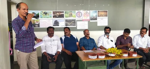 പറവകൾക്ക് പരിസ്ഥിതി സൗഹൃദ കുടി വെള്ളത്തട്ട് സംസ്ഥാന വ്യാപകമായി ഒരുക്കുന്ന "കരുതൽ" പദ്ധതിയും ഇതിനോട് അനുബന്ധിച്ച് വനം വന്യജീവി ഫോട്ടോ പ്രദർശനവും സോഷ്യൽ ഫോറസ്റ്റ് റേഞ്ച് ഓഫീസർ ശ്രീകുമാർ ഉദ്ഘാടനം ചെയ്തു