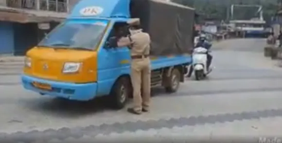 താമരശ്ശേരിയിൽ പോലീസ് പരിശോധന ശക്തമാക്കി. നിർദ്ദേശങ്ങൾ പാലിക്കാതെ ചുറ്റാനിറങ്ങുന്നവരുടെ എണ്ണത്തിൽ ഗണ്യമായ കുറവ്