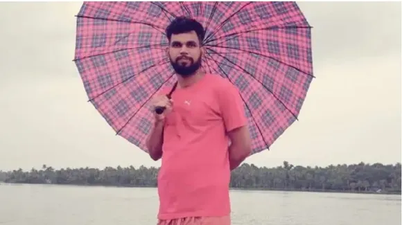 അശ്ലീല ദൃശ്യങ്ങൾ കാട്ടി വിദ്യാർഥിനികളെ പീഡിപ്പിക്കാൻ ശ്രമം: സിപിഎം ബ്രാഞ്ച് കമ്മിറ്റി അംഗത്തിനെതിരെ പരാതി