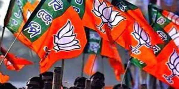 ബി.ജെ.പിക്ക് തുടർ ഭരണം ഉറപ്പാക്കുന്ന തരത്തിൽ മണ്ഡല പുനർനിർണയം വരും. ലോകസഭാ സീറ്റുകൾ 800 ആക്കാൻ നീക്കം. ബി.ജെ.പിക്ക് സ്വാധീനമുള്ള സംസ്ഥാനങ്ങളിൽ സീറ്റുകൾ കൂടും. 25ലക്ഷം പേർക്ക് ഒരു എം.പിയെന്ന വ്യവസ്ഥ നടപ്പാവുക ഉത്തരേന്ത്യയിൽ മാത്രം. കാര്യമായ ജനസംഖ്യാ വളർച്ചയില്ലാത്ത കേരളത്തിൽ സീറ്റുകൾ കൂടാനിടയില്ല