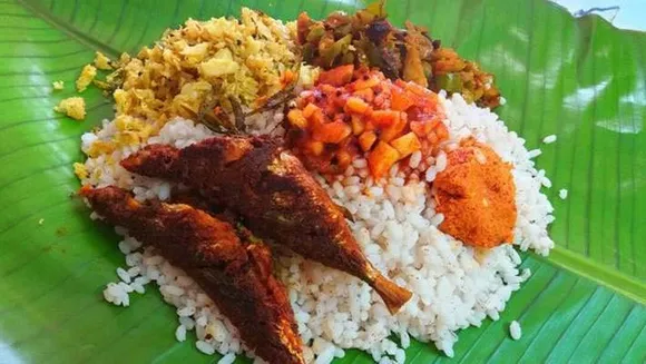 വാഴയിലയില്‍ ചോറു പൊതിഞ്ഞാലുണ്ടാകുന്ന ​ഗുണങ്ങൾ ഇവയാണ്...