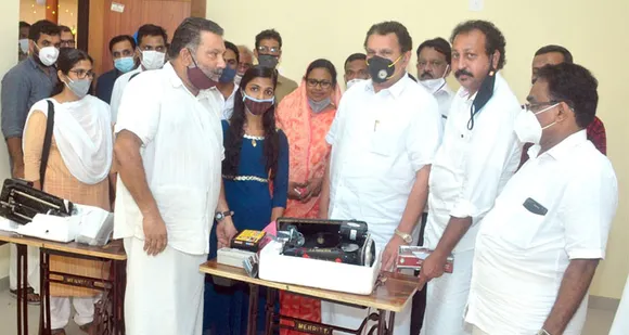 കെഡിഎൻഎ വുമൺസ് ഫോറം തയ്യൽ മെഷീനുകളുടെ നാലാം ഘട്ട വിതരണം നടത്തി