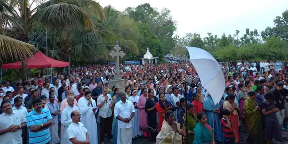 അരുവിത്തുറ സെന്റ് ജോർജ് ഫൊറോന പള്ളിയുടെ വല്യച്ചൻമലയിലെ നോമ്പുകാല ധ്യാനം വൻ ഭക്തജന പങ്കാളിത്തം കൊണ്ട് ശ്രദ്ധേയമാകുന്നു