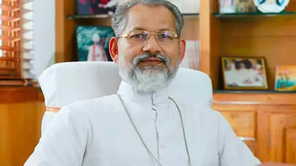 രാജ്യത്തിന്റെ ഭരണഘടന, ജനാധിപത്യമൂല്യങ്ങൾ, ന്യൂനപക്ഷാവകാശങ്ങൾ, ഭരണഘടന ഉറപ്പു നൽകുന്ന മതസ്വാതന്ത്ര്യം മുതലായവ സംരക്ഷിക്കുമെന്ന് ഉറപ്പുള്ളവരെയാണ് തെരഞ്ഞെടുക്കേണ്ടത്;  അവർ അഴിമതിക്കും അക്രമത്തിനും കൂട്ടു നിൽക്കുന്നവരാകരുത്. മതസൗഹാർദതയ്ക്ക് യാതൊരു കോട്ടവും വരാതിരിക്കാൻ പരിശ്രമിക്കുന്നവരാകണം രാഷ്ട്രീയ നേതൃത്വത്തിലേക്ക് വരേണ്ടത്: വോട്ടർമാർക്ക് നിർദേശവുമായി ചങ്ങനാശേരി അതിരൂപത