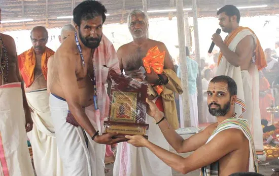 ശ്രീമൂകാംബിക മിഷൻ ട്രസ്റ്റ്‌ ഇന്ത്യയുടെ പത്താമത് 'കലാപ്രതിഭ' അവാർഡ് സന്തോഷ്‌ കുന്നത്തിന്