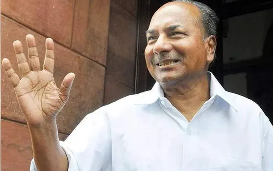 ഡല്‍ഹിയോട് വൈകാരികമായി വിടപറഞ്ഞ് എകെ ആന്‍റണി ! ''എല്ലാത്തിനും ഒരു സമയമുണ്ട്. സമയമായാല്‍ ആരായാലും പദവികളൊഴിയണം'' ! 82 -ാം വയസില്‍ എല്ലാമൊഴിഞ്ഞ് എകെ നാളെ കേരളത്തിലേക്ക്. ഇനി കെപിസിസി അനുവദിക്കുംവരെ ഇന്ദിരാഭവനില്‍ ഇരിക്കുമെന്ന് ആന്‍റണി ! പദവിയില്ലെങ്കിലും ഇനിയും കേരളത്തിലെ കോണ്‍ഗ്രസിന്റെ അവസാന വാക്കാകാന്‍ ആന്‍റണി വരുന്നു