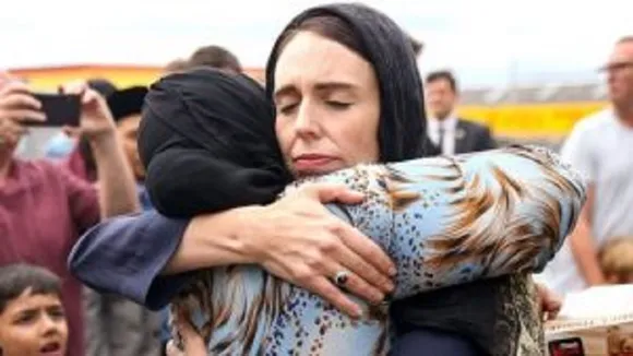 ഹൃദയത്തോട് ചേർത്ത് ... തീവ്രവാദി ആക്രമണത്തിൽ കൊല്ലപ്പെട്ടവരുടെ കുടുംബാംഗങ്ങളെ നേരിട്ടുപോയി ആശ്വസിപ്പിക്കുന്ന ന്യൂസിലാൻഡ് പ്രധാനമന്ത്രി ജസീന്ത ആർഡൻ