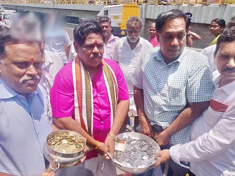 കെട്ടിവയ്ക്കാനുള്ള തുകയ്ക്ക് പാത്രങ്ങൾ നിറയെ 25000 രൂപയുടെ നാണയങ്ങളുമായി ഒരു സ്ഥാനാര്‍ഥി