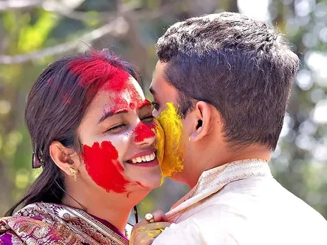 നിറങ്ങളുടെ ഉത്സവമായ ഹോളി: വിവിധ സ്ഥലങ്ങളില്‍ നിന്നുള്ള ഹോളി ആഘോഷങ്ങളുടെ ദൃശ്യങ്ങൾ ..