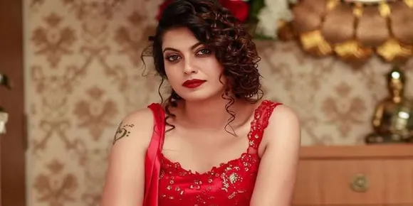 തലയിൽ പൂ​വ​ച്ച് സാ​രി​യുടുത്താൽ അപ്പോൾ ക​ല്യാ​ണം ക​ഴി​ച്ചാ​ലോ​യെ​ന്ന് തോന്നും; അതുകഴിഞ്ഞാൽ… മനസ് തുറന്ന് അനുശ്രി