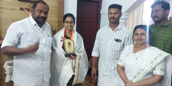 എംഎ ഹിസ്റ്ററിക്ക് റാങ്ക് കരസ്ഥമാക്കിയ എമ്പ്രയിൽ ലിയ മാത്യുവിനെ കോൺഗ്രസ് ഏഴാച്ചേരി വാർഡ് കമ്മിറ്റിയുടെ നേതൃത്വത്തിൽ അനുമോദിച്ചു