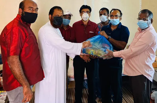 നവയുഗം അൽഹസ്സ നോർക്ക ഹെൽപ്പ് ഡെസ്ക്കിനു ഭക്ഷ്യധാന്യ കിറ്റുകൾ കൈമാറി.