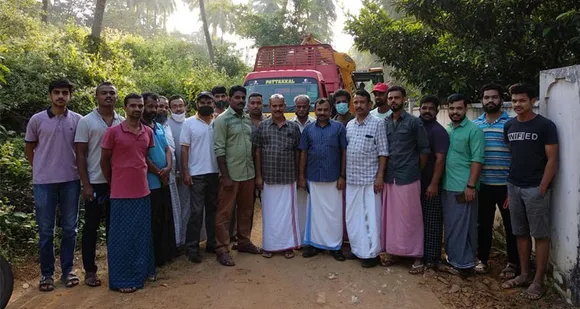 കാട്ടുകണ്ടം റോഡ്‌ മണ്ണിട്ട്‌ നിരപ്പാക്കി: സത്യപ്രതിജ്ഞക്ക്‌ മുന്നേ ദൗത്യം ഏറ്റെടുത്ത്‌ വാർഡ് നിയുക്ത മെമ്പർ പട്ടാക്കൽ കുഞ്ഞുട്ടി