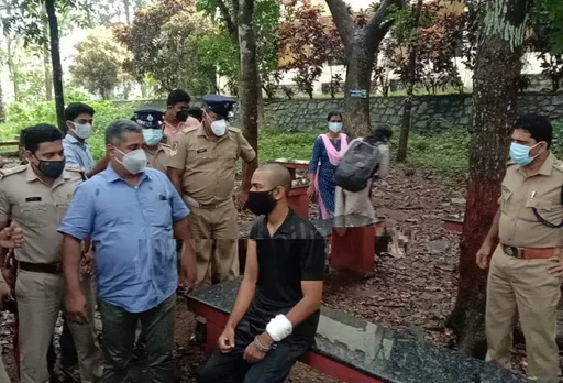 നിതിനയുടെ കൊലപാതകത്തില്‍ അഭിഷേകിനെ കോളേജിലെത്തിച്ച് തെളിവെടുത്തു; പരീക്ഷ എഴുതി നേരത്തെ പുറത്തിറങ്ങിയ ശേഷം സിമന്റ് ബഞ്ചില്‍ നിതിനയെ കാത്തിരുന്ന രീതി അഭിനയിച്ച് കാണിച്ച് പ്രതി, നിതിനയായി അഭിനയിച്ച് പൊലീസുദ്യോഗസ്ഥന്‍; മൊബൈൽ ഫോണിൽ സംസാരിച്ച് എത്തിയ നിതിനയോട് സംസാരിച്ച ശേഷം കഴുത്തിനു പിടിച്ചു കൊലപ്പെടുത്തിയ രീതിയും അഭിഷേക് കാണിച്ചു കൊടുത്തു