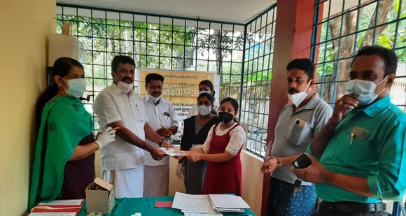 സ്കൂൾ വിദ്യാർഥികൾക്ക് ഹോമിയോപ്പതി ഇമ്യൂൺ ബൂസ്റ്റർ വിതരണത്തിൻ്റെ വെളിയന്നൂർ പഞ്ചായത്ത് തല ഉദ്ഘാടനം പഞ്ചായത്ത് പ്രസിഡൻ്റ് സണ്ണി പുതിയിടം നിർവഹിച്ചു