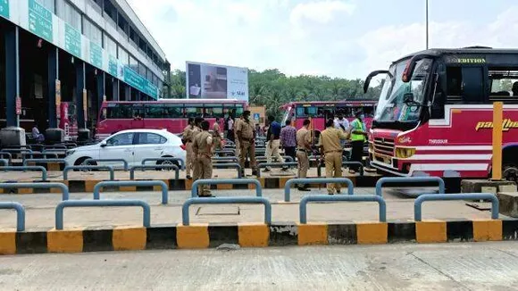 ടോൾ പ്ളാസ വിഷയം: തൃശ്ശൂർ, പാലക്കാട് ജില്ലകളിലെ മുഴുവൻ ബസുകളും പണിമുടക്കുന്നു
