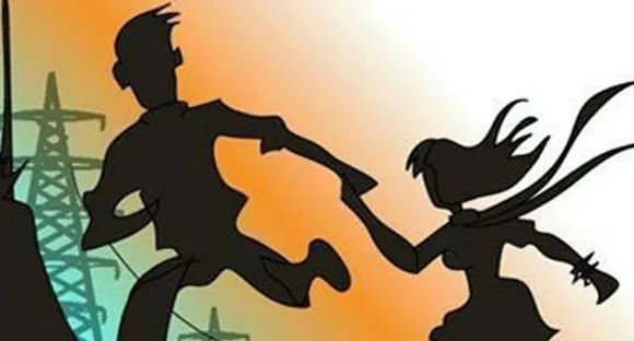 വീട്ടമ്മയെ കാണാനില്ലെന്ന് വീട്ടുകാരും വികാരിയെ കാണാനില്ലെന്ന് പള്ളി കമ്മിറ്റിയും;  ഒളിച്ചോടിയ വികാരിയേയും വീട്ടമ്മയേയും മുബൈയില്‍നിന്നും പോലീസ് പിടികൂടി
