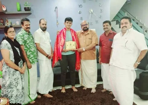 പഞ്ചാബ് മൊഹാലിയിൽ നടന്ന ദേശീയ റോളര്‍ സ്കേറ്റിങ്ങ് ചാമ്പ്യന്‍ഷിപ്പില്‍ സ്വർണ്ണ മെഡൽ ജേതാവായ എസ്. സയന്തിനെ അനുമോദിച്ചു