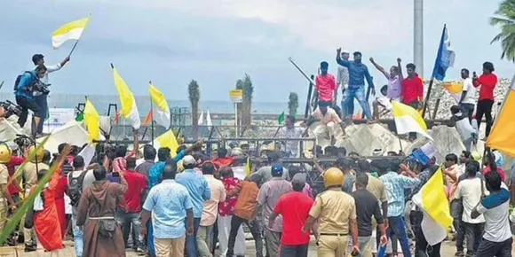 വിഴിഞ്ഞം തുറമുഖ പദ്ധതി കേരളത്തിന്റെ വലിയ പ്രതീക്ഷയാണ്‌; സംസ്ഥാനത്തിന്റെ വളര്‍ച്ചയില്‍ വിഴിഞ്ഞം തുറമുഖം വലിയൊരു നാഴികക്കല്ലാകും; ഈ സാധ്യതകള്‍ക്കു നേരെയാണ് ലാറ്റിന്‍ സഭയുടെ തിരുവനന്തപുരം അതിരൂപതാ നേതൃത്വം പുറം തിരിഞ്ഞു നില്‍ക്കുന്നത് ! ഏതു നിമിഷവും പൊട്ടിത്തെറിക്കാവുന്ന ഒരഗ്നിപര്‍വതം പോലെയാണ് ഇന്നു വിഴിഞ്ഞം; വിഴിഞ്ഞത്ത് സമാധാനമുണ്ടാക്കാന്‍ ലാറ്റിന്‍ തിരുവനന്തപുരം രൂപതാ നേതൃത്വത്തിന് വലിയ പങ്കും ഉത്തരവാദിത്തവുമുണ്ട്; കാര്യങ്ങള്‍ കൈവിട്ട് പോകരുത്‌-മുഖപ്രസംഗത്തില്‍ ജേക്കബ് ജോര്‍ജ്