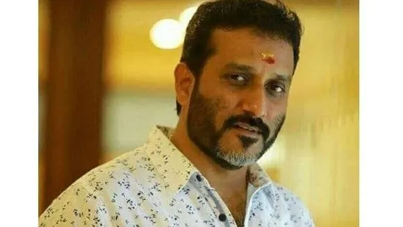 സ്വർണക്കടത്ത്  കേസിൽ  ജനം ടി വിയിലെ മാധ്യമപ്രവർത്തകൻ അനിൽ നമ്പ്യാരെ എൻ ഐ എയും  കസ്റ്റംസും ചോദ്യം ചെയ്യാനൊരുങ്ങുന്നു.  വിവാദത്തിൽ കുടുങ്ങിയതിൽ മാനേജ്മെൻ്റിന് അതൃപ്തി; നമ്പ്യാർ പുറത്തേക്കെന്ന് സൂചന