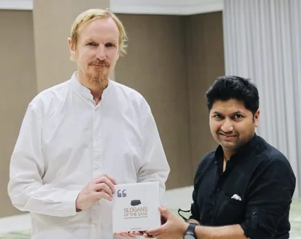 മുജീബ് ജയ്ഹൂൺ എഴുതിയ സ്ലോഗൻസ് ഓഫ് ദ സേജ് ആഖ്യാന ഗ്രന്ഥം ഷെയ്ഖ് അബ്ദുൽ ഹക്കീം മുറാദിന് കൈമാറി 