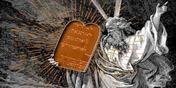 ക്ലാസ് മുറികളിൽ പത്ത് കൽപ്പനകൾ പ്രദർശിപ്പിക്കണമെന്ന ബിൽ ടെക്‌സസ് സെനറ്റ് പാസാക്കി