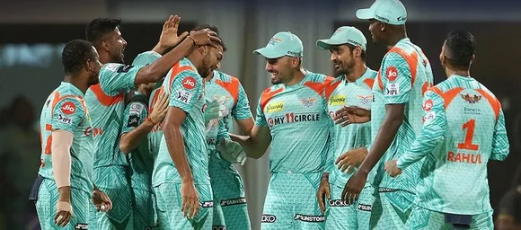 ആവേശം അവസാനം വരെ നീണ്ട മത്സരത്തില്‍ കൊല്‍ക്കത്ത നൈറ്റ് റൈഡേഴ്‌സിനെ രണ്ട് റണ്‍സിന് തോല്‍പിച്ച് ലഖ്‌നൗ സൂപ്പര്‍ ജയന്റ്‌സ്; ലഖ്‌നൗ പ്ലേ ഓഫില്‍, കൊല്‍ക്കത്ത പുറത്ത്‌