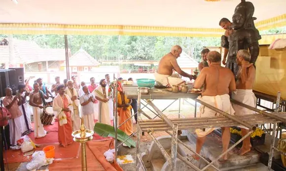 കൂത്താട്ടുകുളം പൂവക്കുളം അയ്യൻകുഴയ്ക്കൽ ശ്രീധർമ്മശാസ്ത മഹാദേവക്ഷേത്രത്തിലെ പ്രതിഷ്ഠാവാർഷിക കലശമഹോത്സവവും ശ്രീഹനൂമാൻസ്വാമിയുടെ വിഗ്രഹത്തിന്റെ കുടിയിരുത്തൽ കർമ്മവും നടന്നു