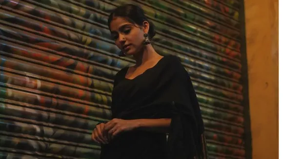 ‘നിലാവെളിച്ചത്തിൽ കറുപ്പ് സാരിയിൽ തിളങ്ങി അനശ്വര രാജൻ ; ചിത്രങ്ങൾ ഏറ്റെടുത്ത് ആരാധകർ