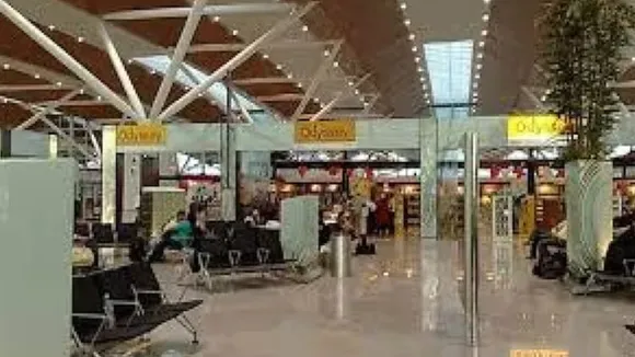 ഡൽഹി വിമാനത്താവളത്തിൽ കസ്റ്റംസ് ഉദ്യോഗസ്ഥർ ചമഞ്ഞ് പ്രവാസിയിൽ നിന്നും തട്ടിയെടുത്തത് ലക്ഷങ്ങൾ; അന്വേഷണം ആരംഭിച്ച് പോലീസ്