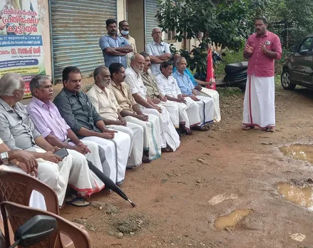 വിവിധ ആവശ്യങ്ങള്‍ ഉന്നയിച്ച് കേരള കർഷക സംഘം പാലാ ഏരിയാ കമ്മിറ്റി വെളിയന്നൂർ ക്ഷീരോത്പാദക സഹകരണസംഘത്തിനു മുന്നില്‍ പ്രതിഷേധ കൂട്ടായ്മ സംഘടിപ്പിച്ചു