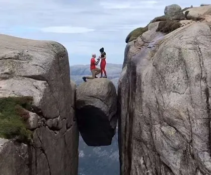 സ്വപ്നസാഫല്യം ! 3000 അടി ഉയരത്തിൽ സാഹസികമായൊരു വിവാഹം !