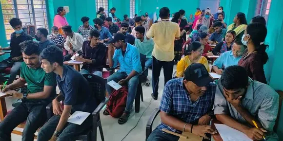 ലോക എയ്ഡ്സ് ദിനാചരണത്തിനോടനുബന്ധിച്ച് നെന്മാറ സാമൂഹ്യാരോഗ്യ കേന്ദ്രത്തിന്റെ ആഭിമുഖ്യത്തിൽ ക്വിസ് മത്സരം നടത്തി