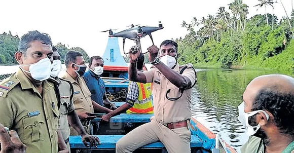 അനധികൃത മദ്യവിൽപനയ്ക്കു പേരുകേട്ട യുവാവിന്റെ വീടും പരിസരവും എക്സൈസ് സംഘം അരിച്ചു പെറുക്കിയെങ്കിലും കാലിക്കുപ്പി പോലും കണ്ടില്ല; സംശയം തോന്നി വീട്ടു പരിസരത്തു അങ്ങിങ്ങായി കുഴിച്ചു നോക്കിയപ്പോൾ പൊങ്ങിവന്നത് യഥേഷ്ടം മദ്യക്കുപ്പികൾ!