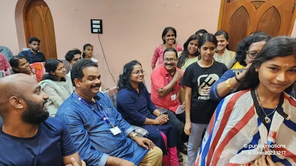 അർബുദരോഗികൾക്ക് പിന്തുണ: മുടി ദാനം ചെയ്ത് ഏഴ് വിദ്യാർഥിനികൾ 