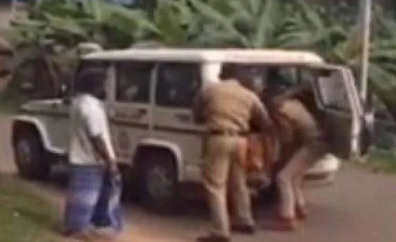 ആരു ഭരിച്ചാലും എത്ര ഉത്തരവുണ്ടായാലും പോലീസ് അവരുടെ വഴിക്കാണ് !