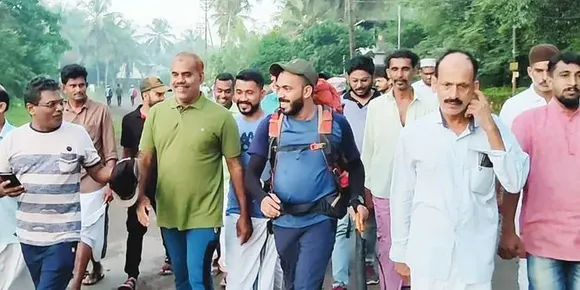 ശിഹാബ് നടന്നുതുടങ്ങി, 280 ദിവസത്തെ ഹജ്ജ് യാത്രയ്ക്ക്‌, ആദ്യദിനം പരപ്പനങ്ങാടി പള്ളിയില്‍ തങ്ങി