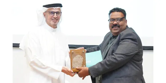 വതാനി അൽ എമറാത് ഫൗണ്ടേഷൻ വേൾഡ് വോളന്റീർ ദിനാചാരണത്തിന്റ ഭാഗമായി സാമൂഹിക സന്നദ്ധ സേവനങ്ങൾക്കുള്ള അവാർഡുകൾ വിതരണം ചെയ്തു