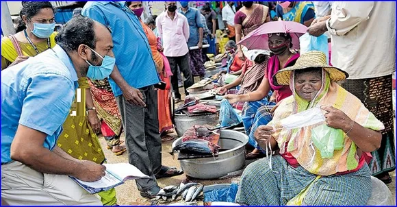 മാസ്‌ക് വയ്ക്കാത്തതിന് 200 പിഴ ചുമത്തി;  കാലില്‍ വീണ് അപേക്ഷിച്ചിട്ടും ഉദ്യോഗസ്ഥര്‍ പിന്മാറിയില്ല;  മുടിഞ്ഞു പോകുമെന്ന് പ്രാകി ദേഷ്യം തീര്‍ത്ത് മരിയ !