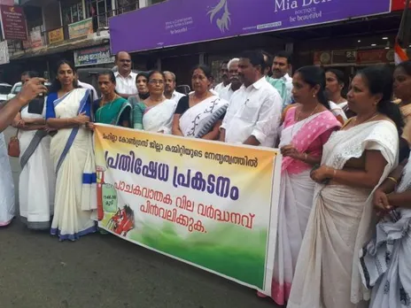 പാചക വാതക വില വർധനവിനെതിരെ മഹിളാ കോൺഗ്രസ് പ്രതിഷേധം