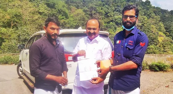 അട്ടപ്പാടി ആദിവാസി വിഷയങ്ങളിൽ പ്രതിപക്ഷ നേതാവിന് നിവേദനം കൈമാറി വെൽഫെയർ പാർട്ടി
