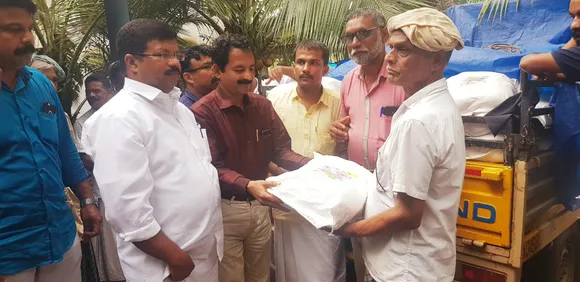 പ്രളയ ഭൂമിയിൽ സാന്ത്വന ഓണക്കിറ്റ് നല്‍കി പ്രവാസി മലയാളി ഫെഡറേഷൻ.