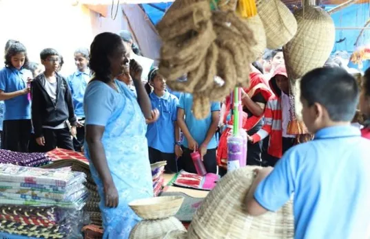 പഴമയുടെ തനിമയില്‍ പാക്കില്‍ വാണിഭത്തെ അടുത്തറിഞ്ഞു കുട്ടിക്കൂട്ടം