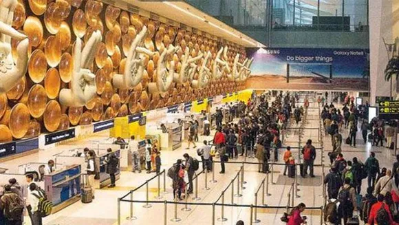 വിമാനതാവളത്തിലെ ടെർമിനലിൽ പരസ്യമായി മൂത്രമൊഴിച്ചു, അലറിവിളിച്ചു, തെറിപറഞ്ഞു.....; യുവാവ് അറസ്റ്റിൽ